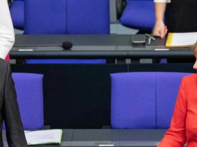 Horst Seehofer e Angela Merkel (foto LaPresse)