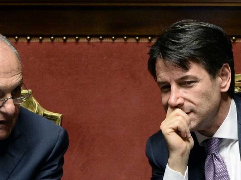 Paolo Savona e Giuseppe Conte (foto LaPresse)