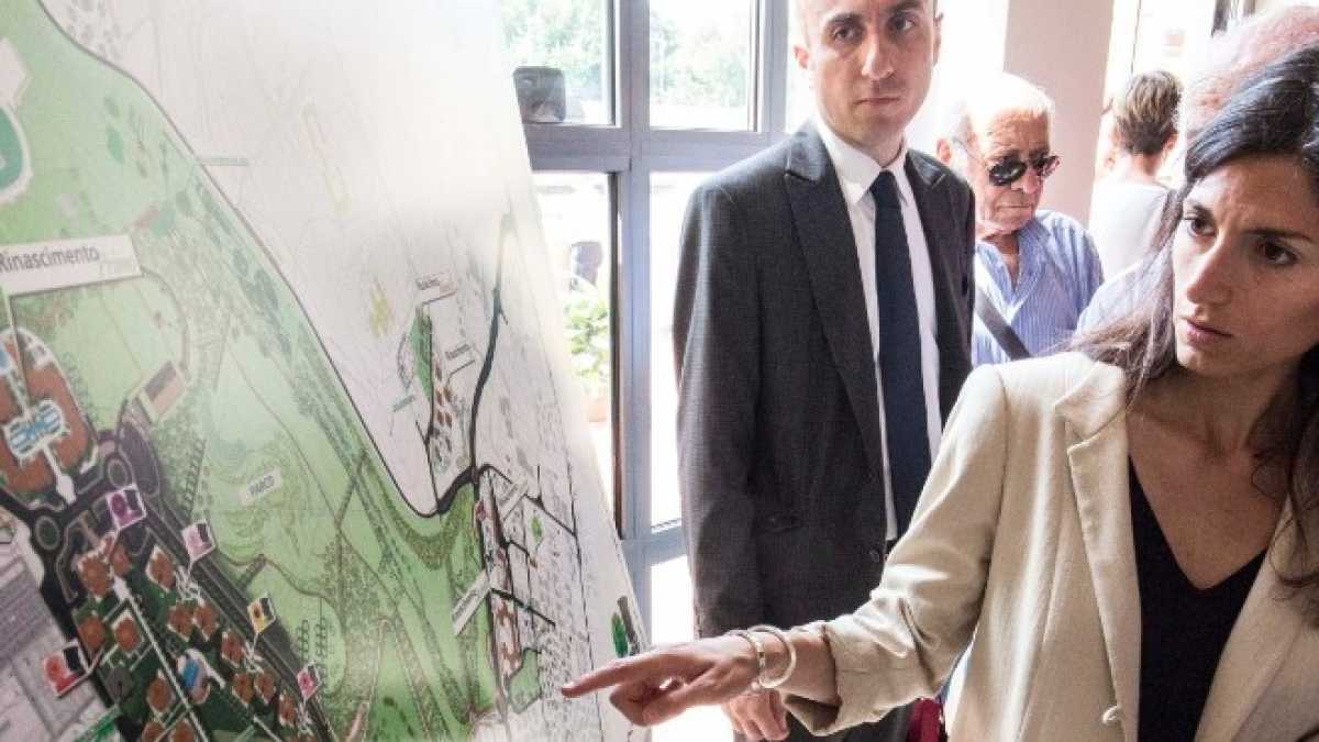 Immagine di Raggi inciampa (due volte) sull'area pedonale