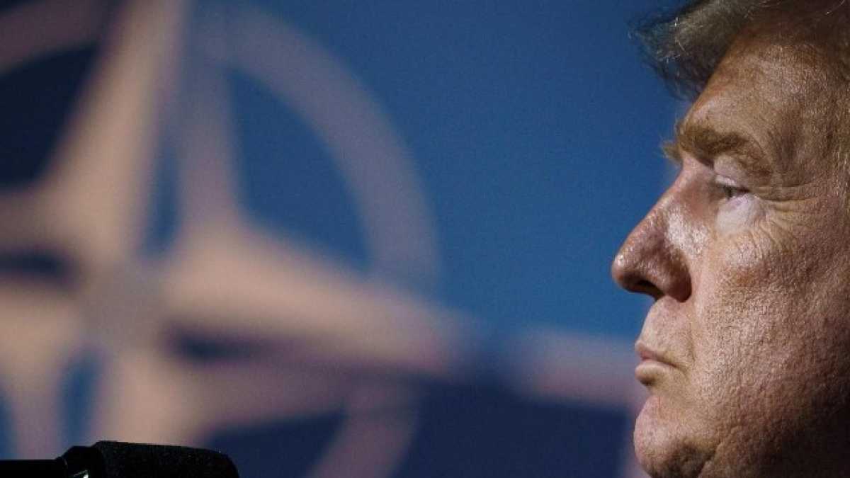Immagine di Trump mette a soqquadro la Nato, poi si smentisce. Il contenimento degli alleati