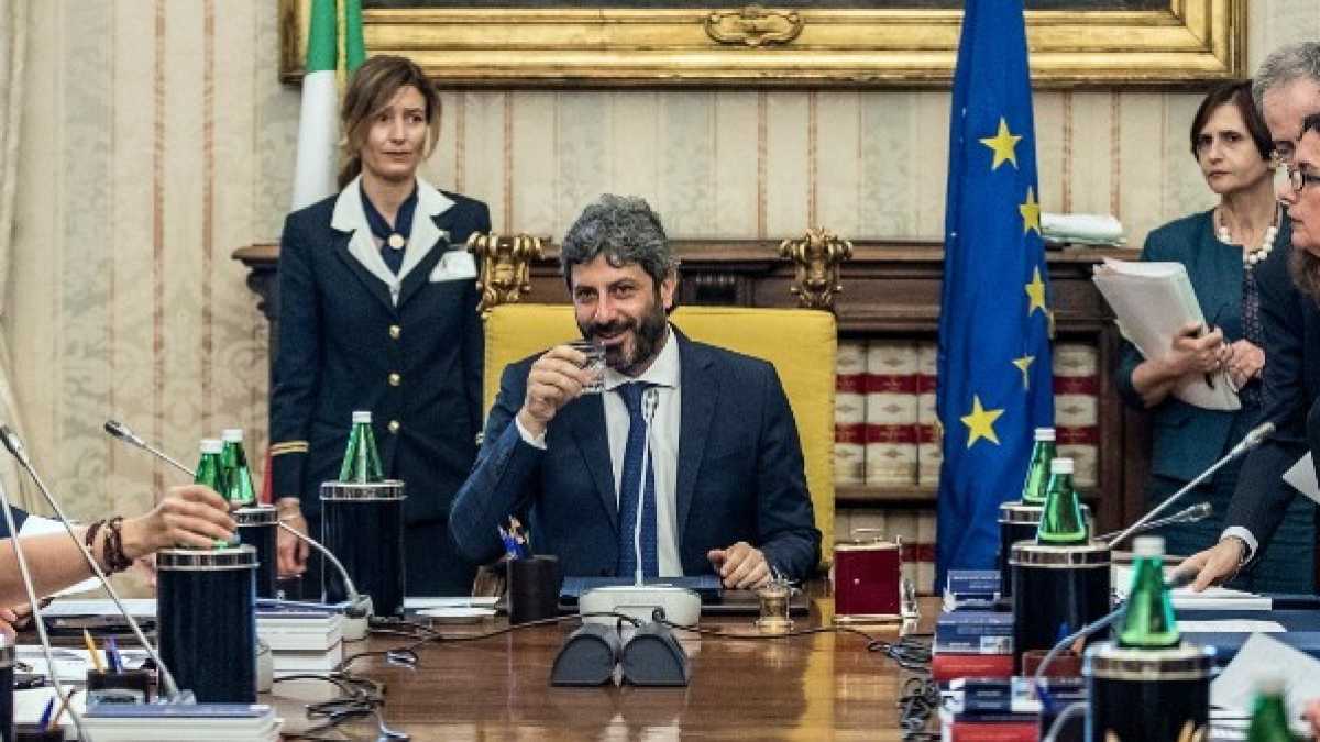 Immagine di La Camera dà il via libera al taglio dei vitalizi. Di Maio: "Ora le pensioni d'oro"