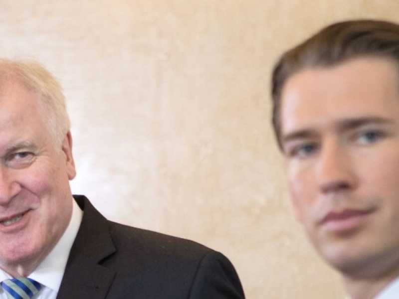 Horst Seehofer e Sebastian Kurz a Vienna durante la conferenza stampa congiunta (foto LaPresse)