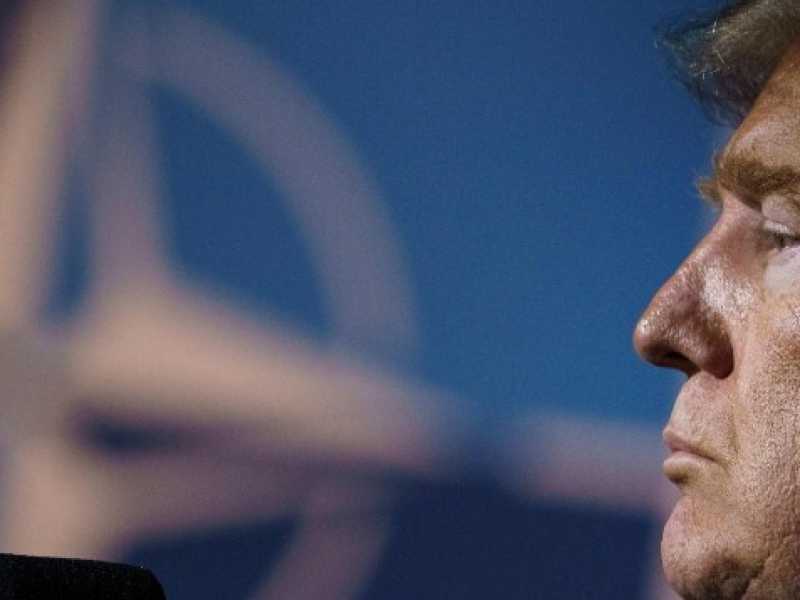 Donald Trump in conferenza al summit Nato di Buxelles (foto LaPresse)