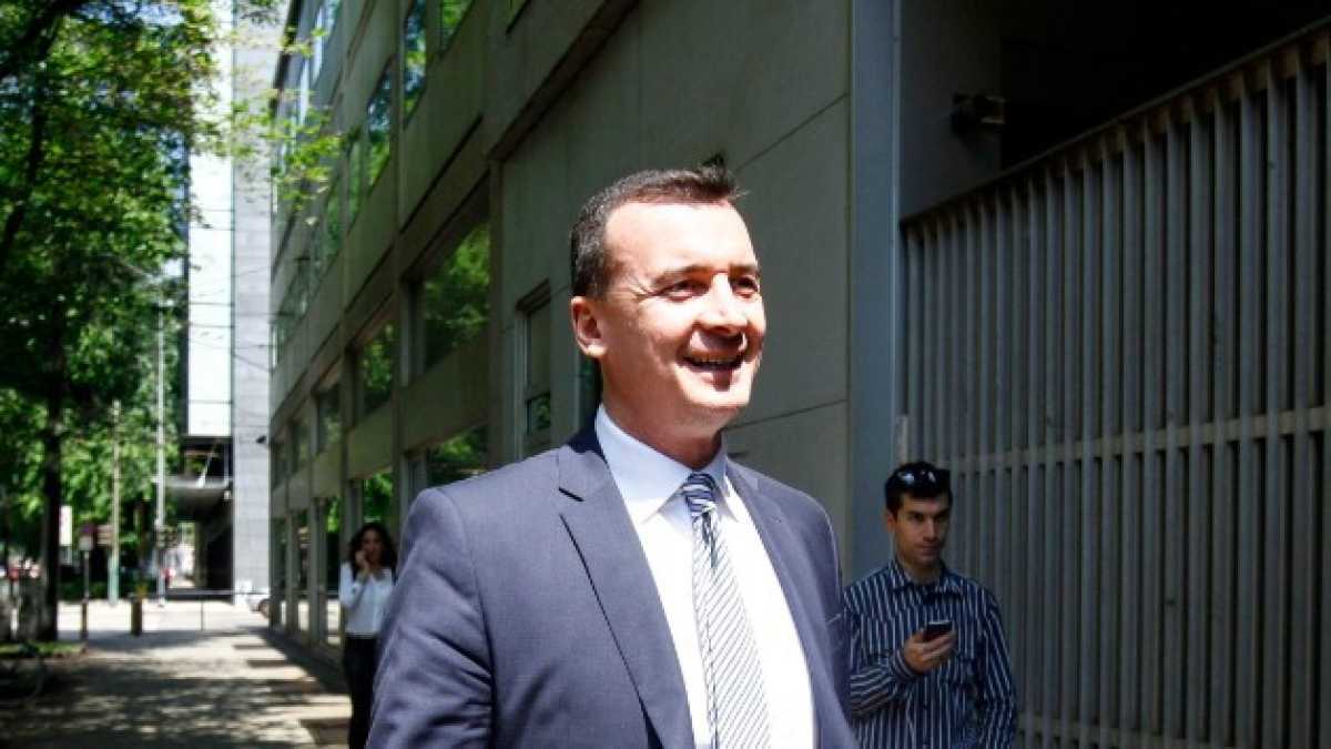 Immagine di Le battutacce di Casalino e le conseguenze del decreto dignità. Di cosa parlare a cena