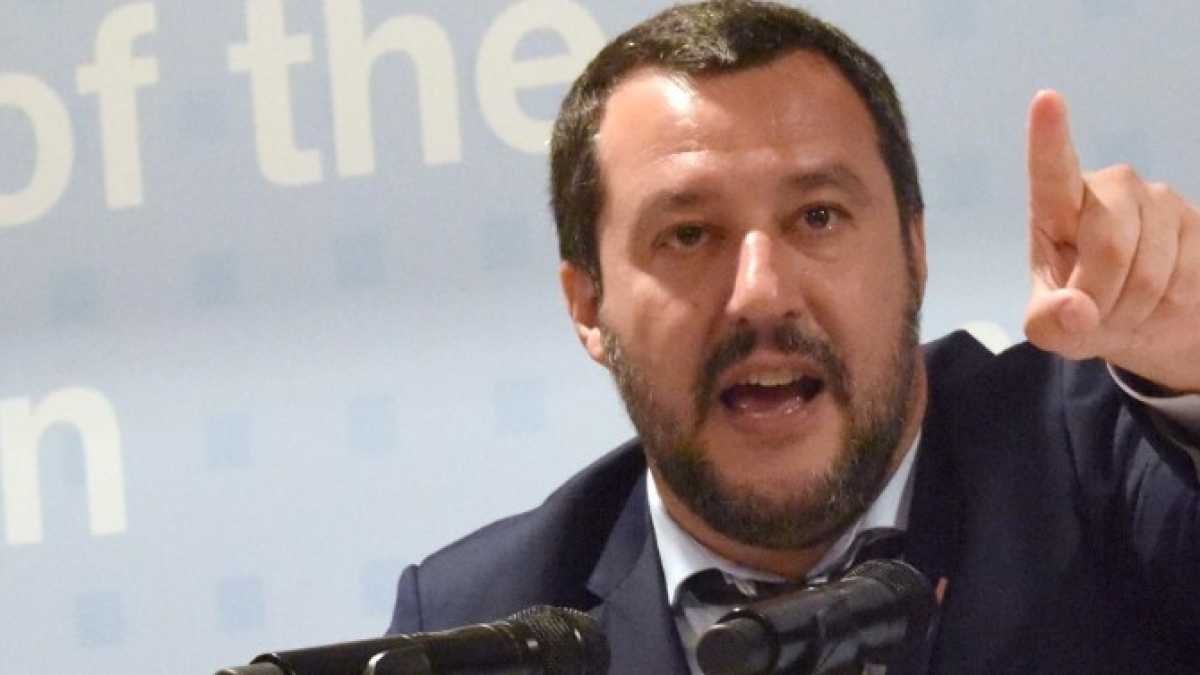 Immagine di Nuovo scontro con Malta. Salvini blocca un'altra nave con i migranti