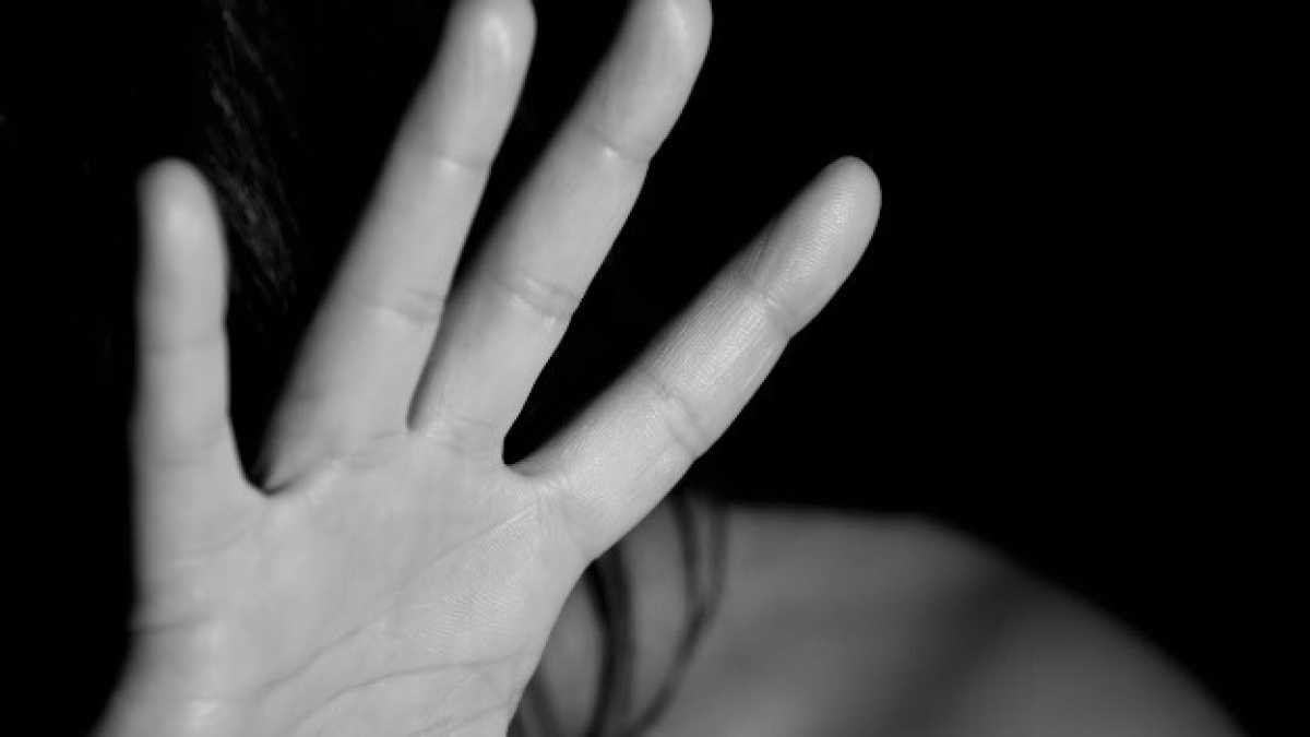 Immagine di 12 anni, violentata