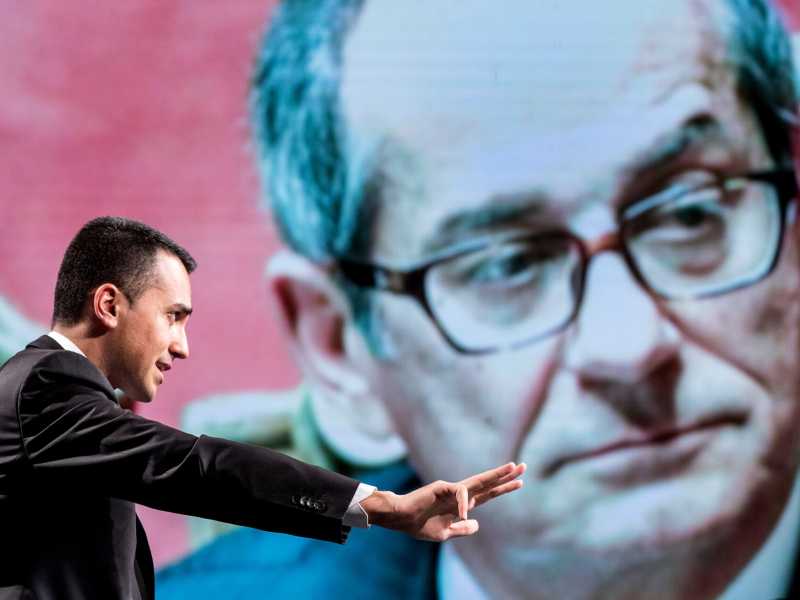 Luigi Di Maio e Giovanni Tria (foto LaPresse)