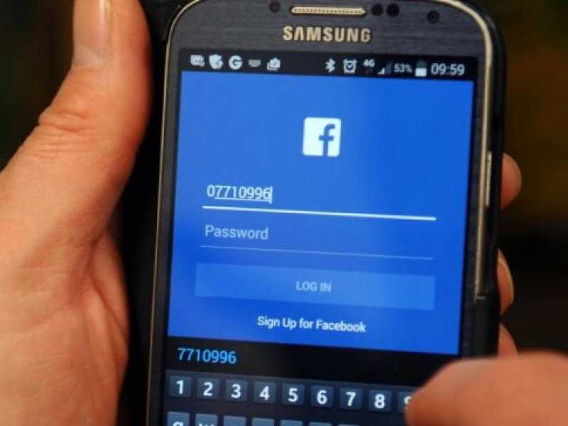 Facebook (foto LaPresse)