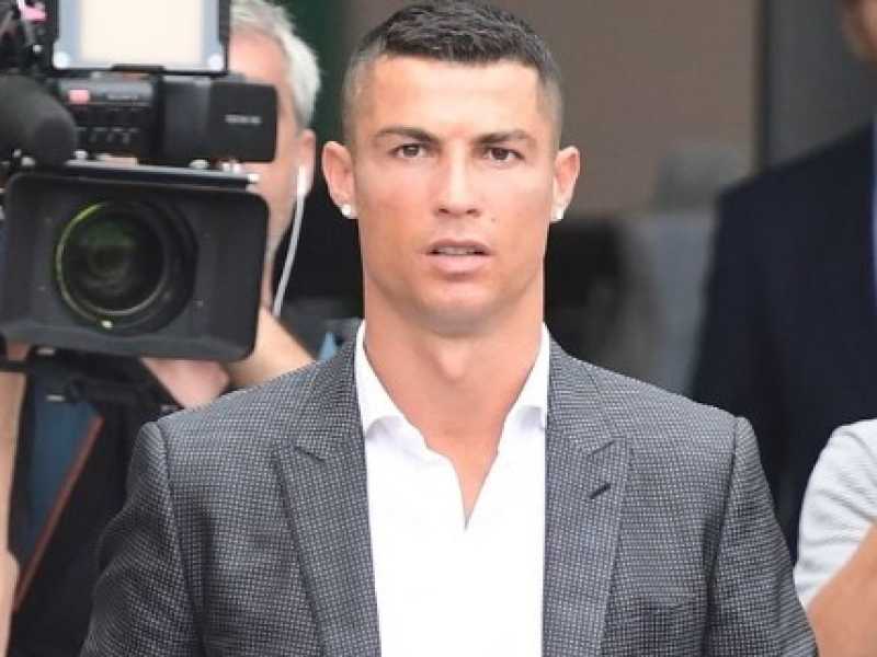Cristiano Ronaldo al suo arrivo a Torino (foto LaPresse)