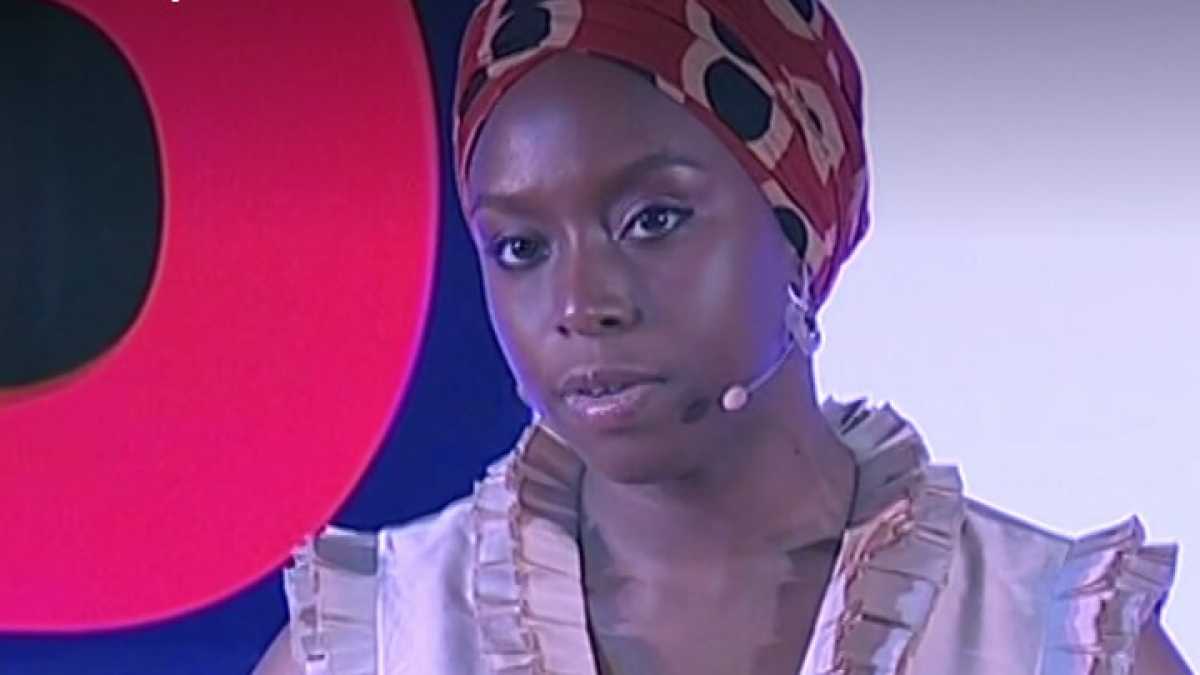 Immagine di Non sono un’ideologa, ma una scrittrice: Adichie si smarca dal #metoo