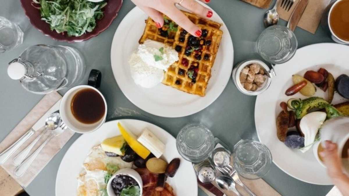 Immagine di L’azienda di carpooling che si è reinventata sul mercato e quella che ci fa mangiare bene