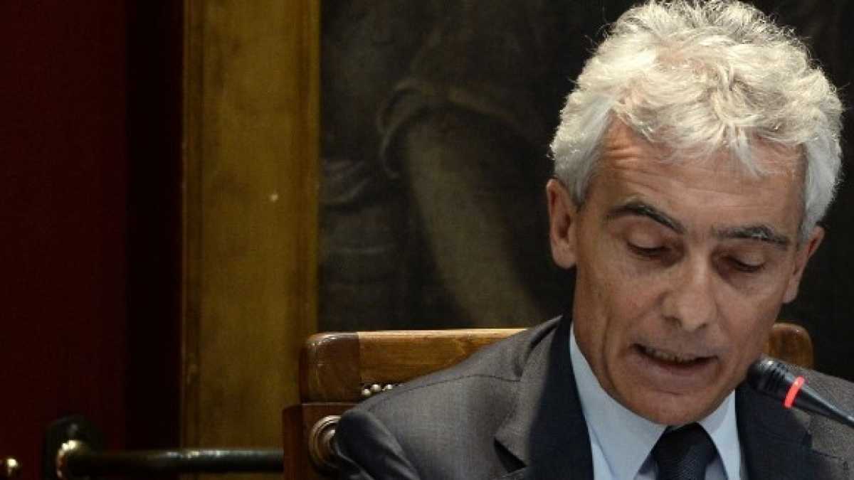 Immagine di La manina in faccia di Boeri a Di Maio