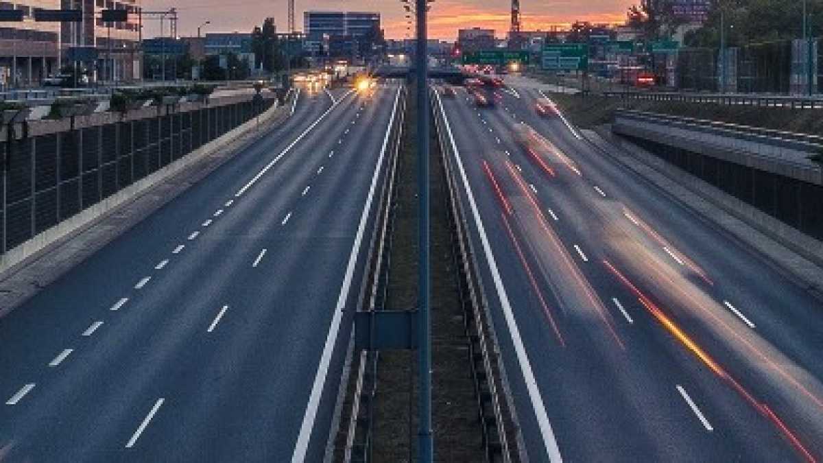 Immagine di Strade e aeroporti. Così le infrastrutture creano occupazione