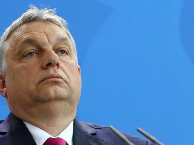 La Commissione europea dà due mesi a Orbán per cambiare linea sui migranti
