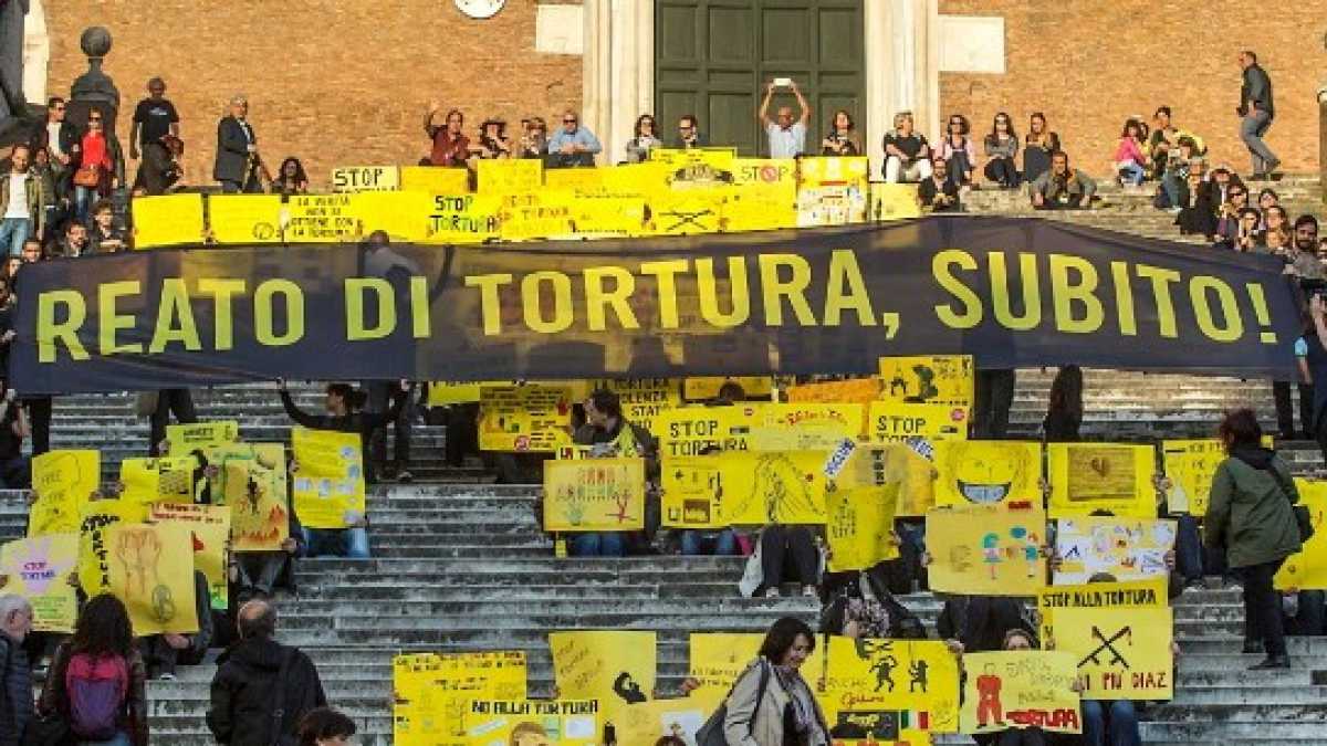 Immagine di C'è ancora un confine in politica