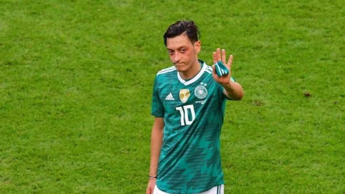 Immagine di Discriminato o bollito? Il cortocircuito dietro l'addio di Özil alla nazionale tedesca