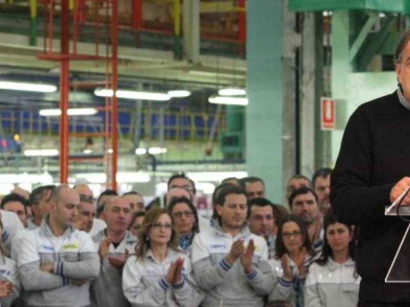 Sergio Marchionne in visita alla Fiat di Melfi nel 2012 (foto LaPresse)