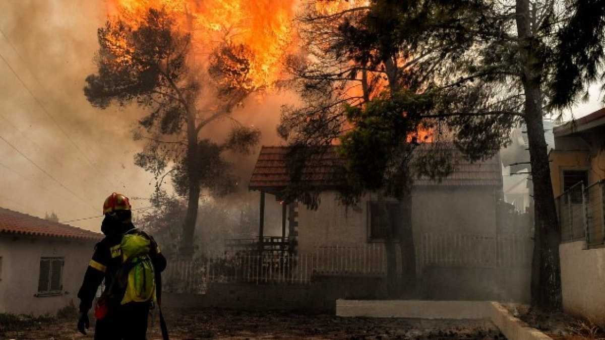 Immagine di La Grecia chiede aiuto all’Europa per domare i roghi che sfiorano Atene - VIDEO - FOTO