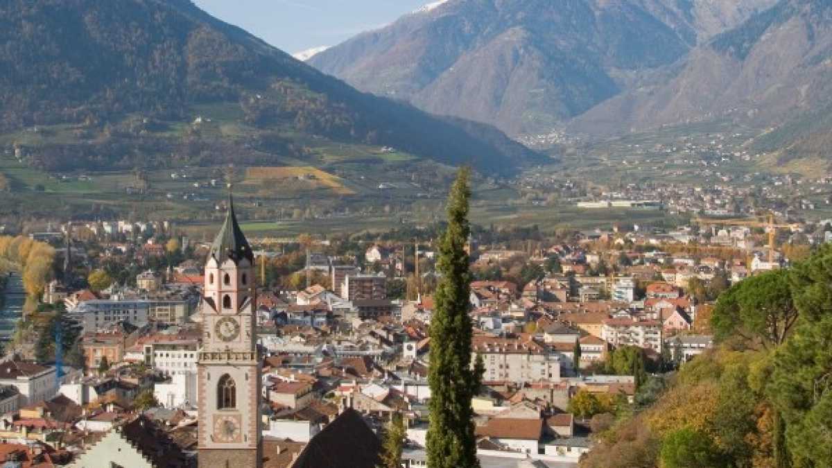 Immagine di Agli uomini il tempo fa bene e male insieme, e anche alle città