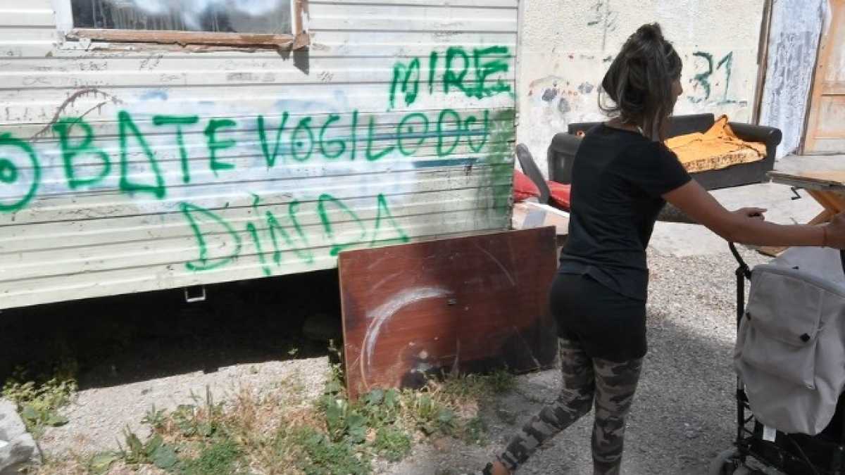 Immagine di La “terza via” di Raggi per risolvere il problema dei campi Rom è un vicolo cieco