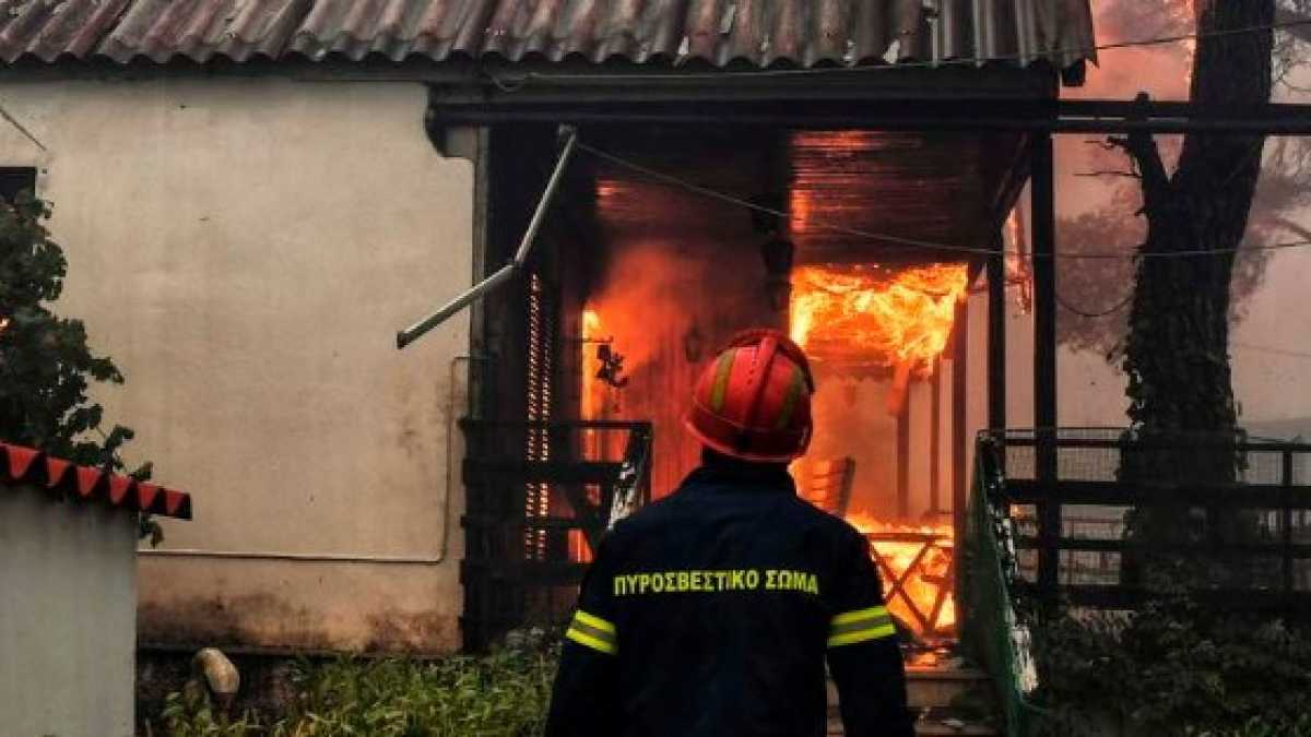 Immagine di Perché, nonostante gli incendi, nessuno ha proclamato che #siamotuttigreci