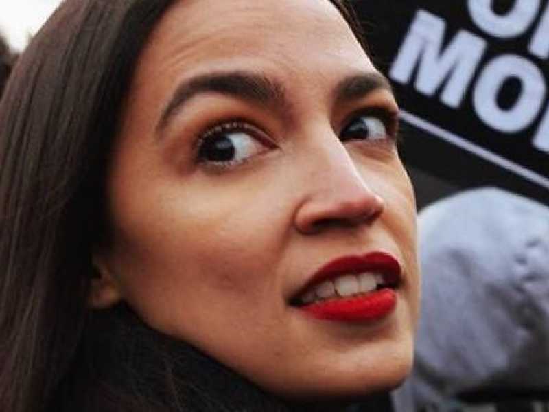 Alexandria Ocasio-Cortez (foto via Facebook)