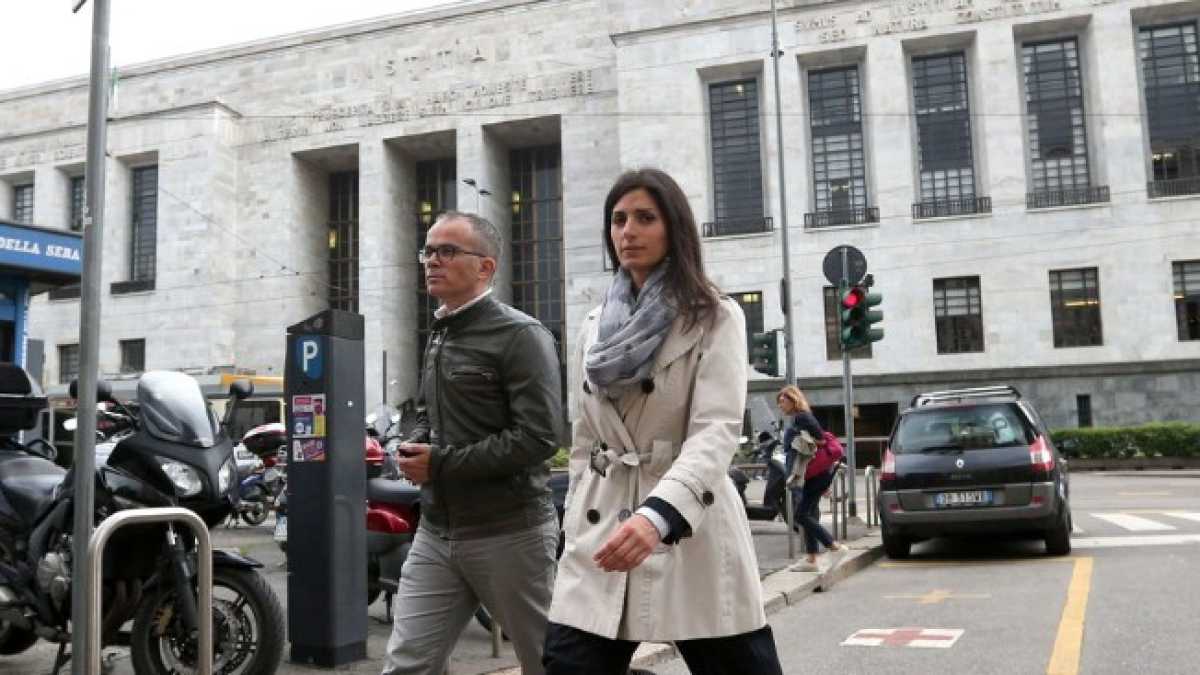 Immagine di Raggi tra Marra e Lanzalone