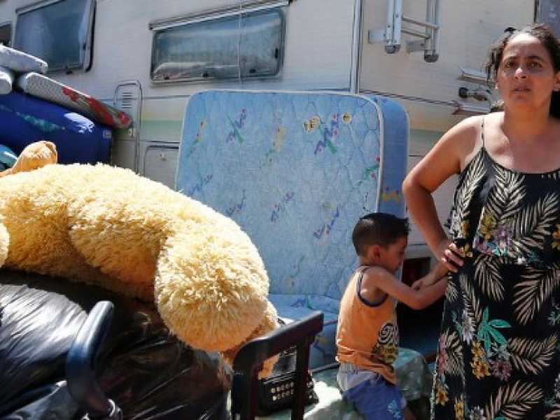 Un'immagine dello sgombero del Camping River (Foto LaPresse)