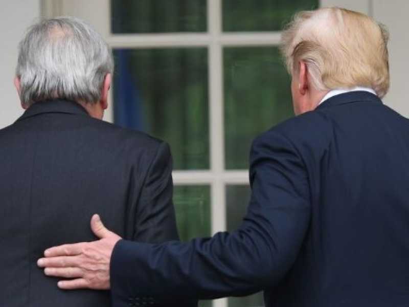 Jean Claude Juncker (a sinistra) e Donald Trump (foto LaPresse)