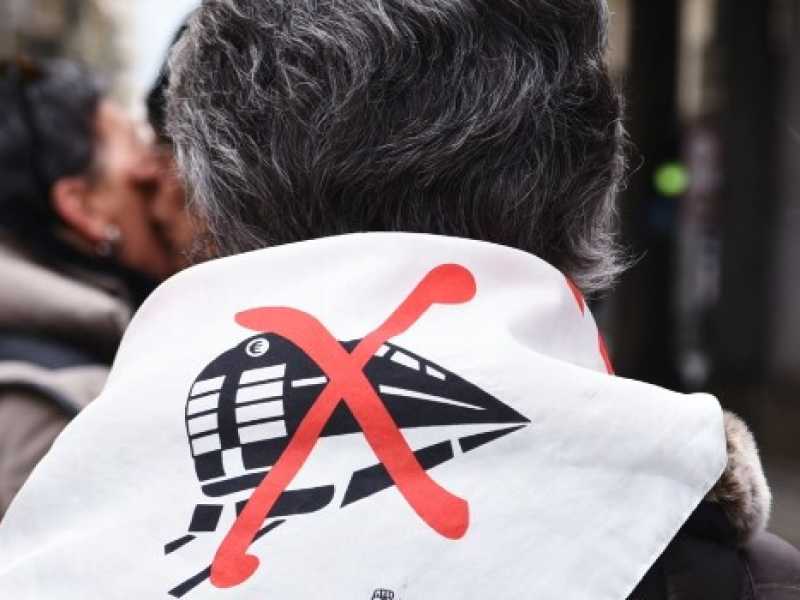 Un'attivista No Tav (foto LaPresse)