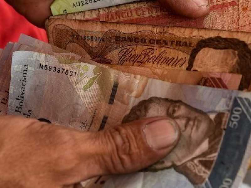 La pi&ugrave; grande societ&agrave; petrolifera in Venezuela sta fallendo (Foto Lapresse)