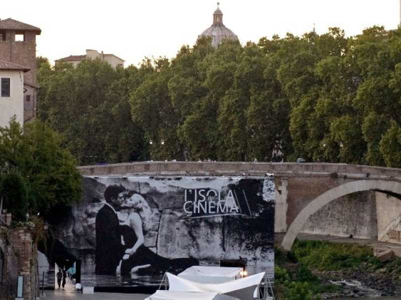 L’arena, vocazione del cinema romano. Con i camion dei Tredicine