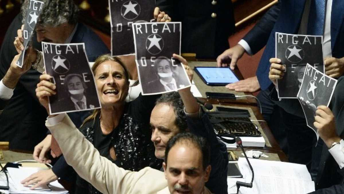 Immagine di L'approvazione del milleproroghe in Senato e l'incidente del tir a Bologna. Di cosa parlare a cena