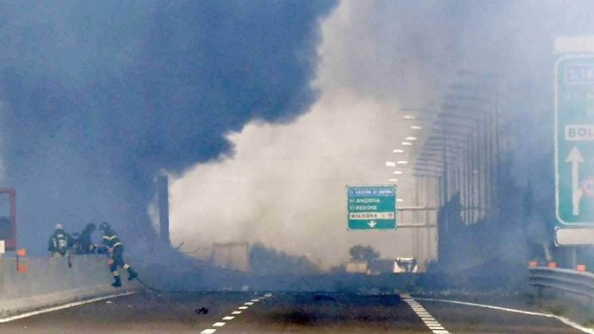 Immagine di I tir esplosi non sono solo una fatalità