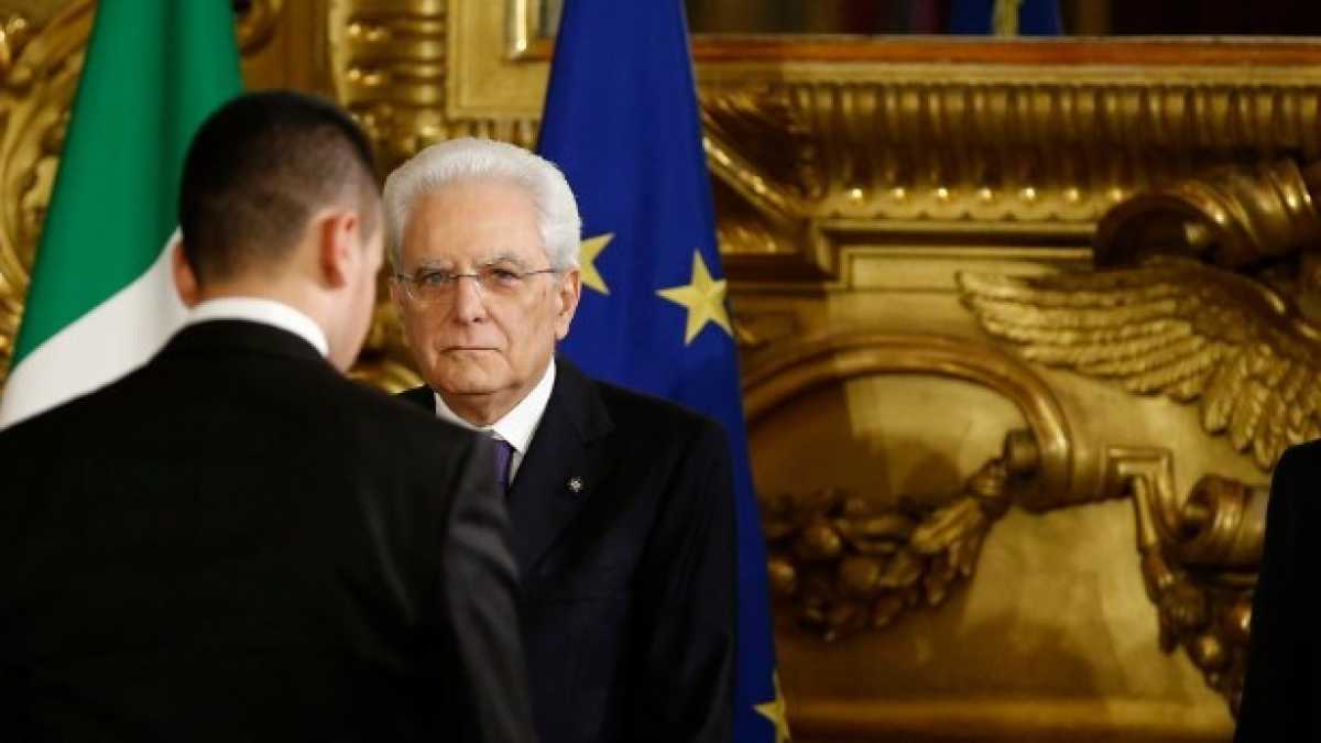 Immagine di L’affaire degli account fake contro Mattarella precipita sul M5s