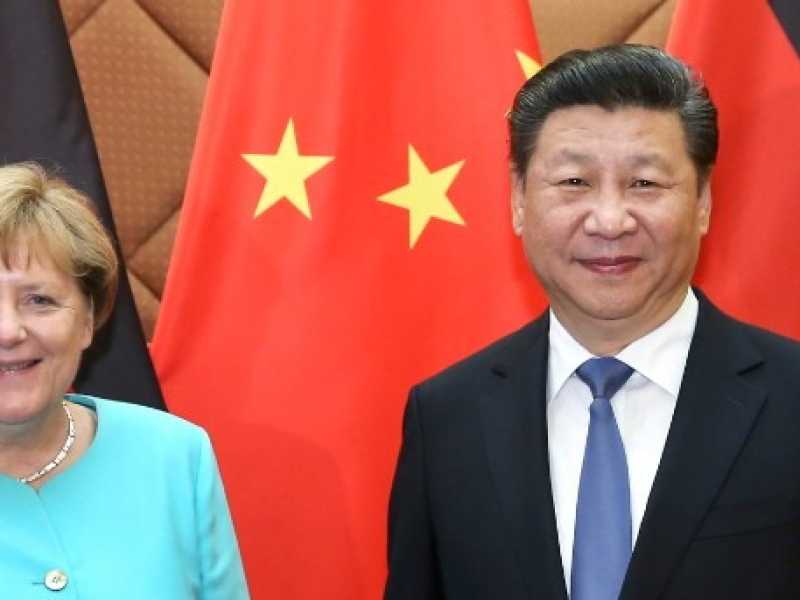 Angela Merkel a Pechino con Xi Jinping (foto LaPresse)