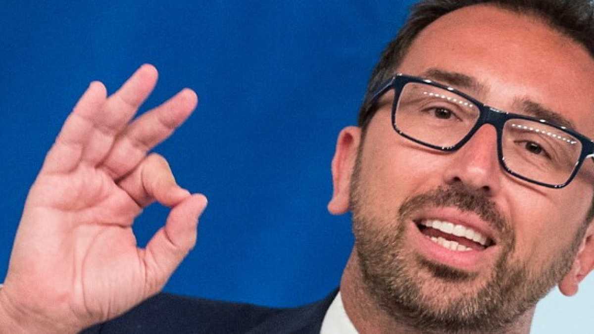 Immagine di Giustizia manipolata. Fermiamo l’eversione delle parole del diritto