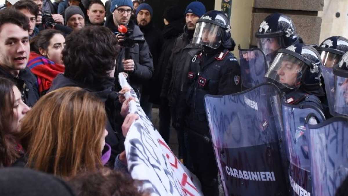 Immagine di Gli estremisti e noi