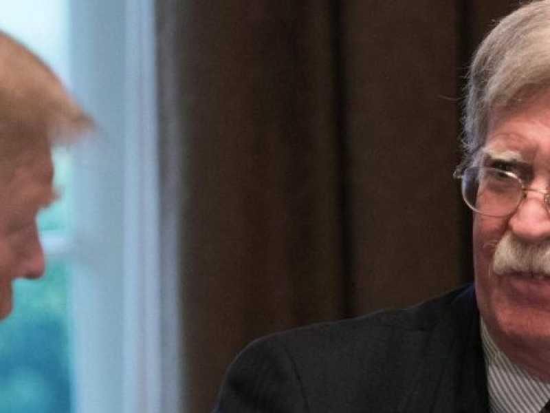 Donald Trump (a sinistra) e John Bolton (foto LaPresse)