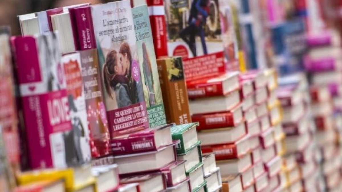Immagine di Al Salone del Libro tappeto rosso per l’Iran, tomba di scrittori e poeti