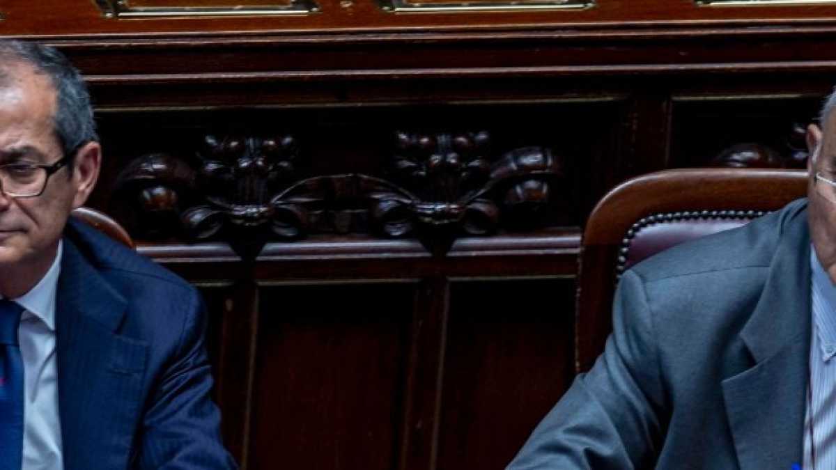 Immagine di L’insostenibile divergenza tra le idee di Savona e le azioni di Tria