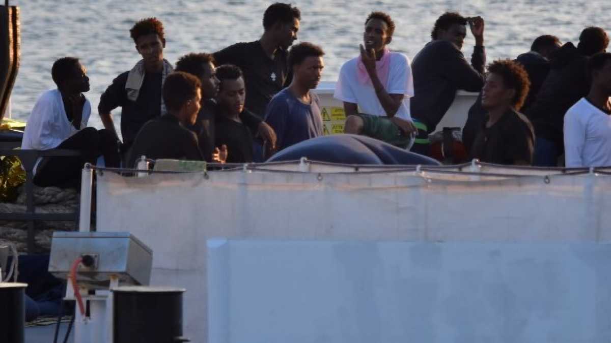 Immagine di Salvini autorizza lo sbarco dei minori dalla nave Diciotti. Restano a bordo 148 persone