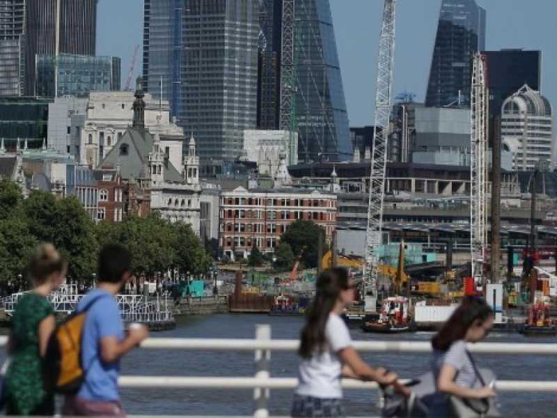 L&rsquo;affermazione della Brexit si &egrave; tradotta in una prima boccata d&rsquo;ossigeno per i redditi medi (foto LaPresse)
