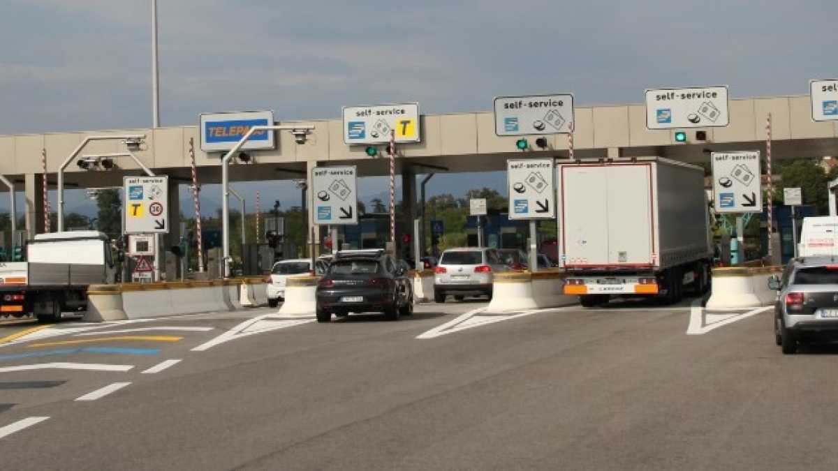 Immagine di Le autostrade, la doppia natura pubblico-privata