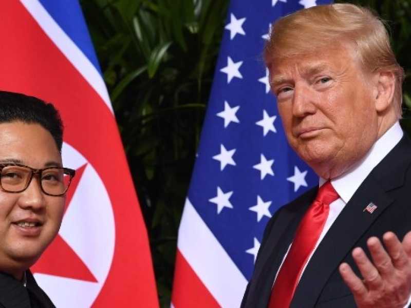 Il presidente americano Donald Trump con il presidente della nord Corea Kim Jong-un (Foto LaPresse)