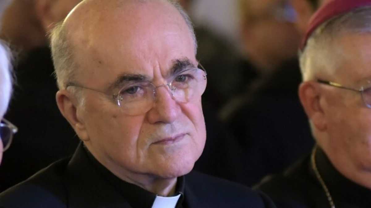 Immagine di Mons. Rain Dove Viganò e altri mostri disinteressati