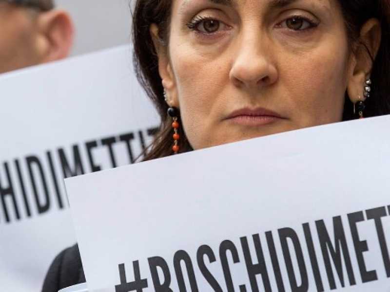 Protesta dei deputati del M5S contro il dl Banche (foto LaPresse)