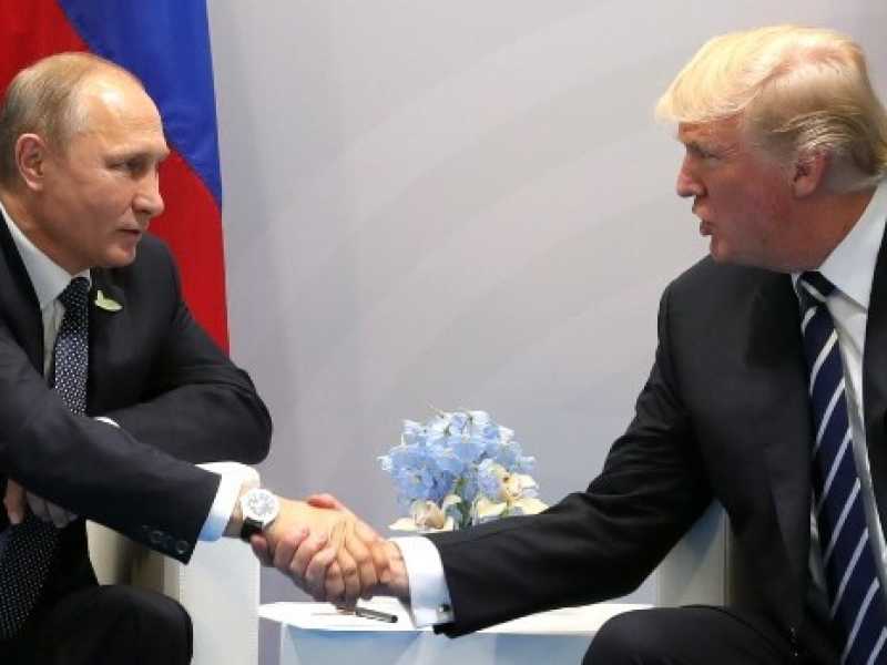 Il presidente americano Donald Trump con il presidente della Russia Vladimir Putin a Helsinki (Foto LaPresse)