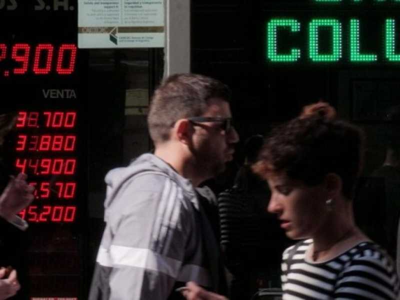 L&rsquo;Argentina sta soffrendo una nuova ondata di panico sui mercati con una pesante svalutazione del pesos (foto LaPresse)
