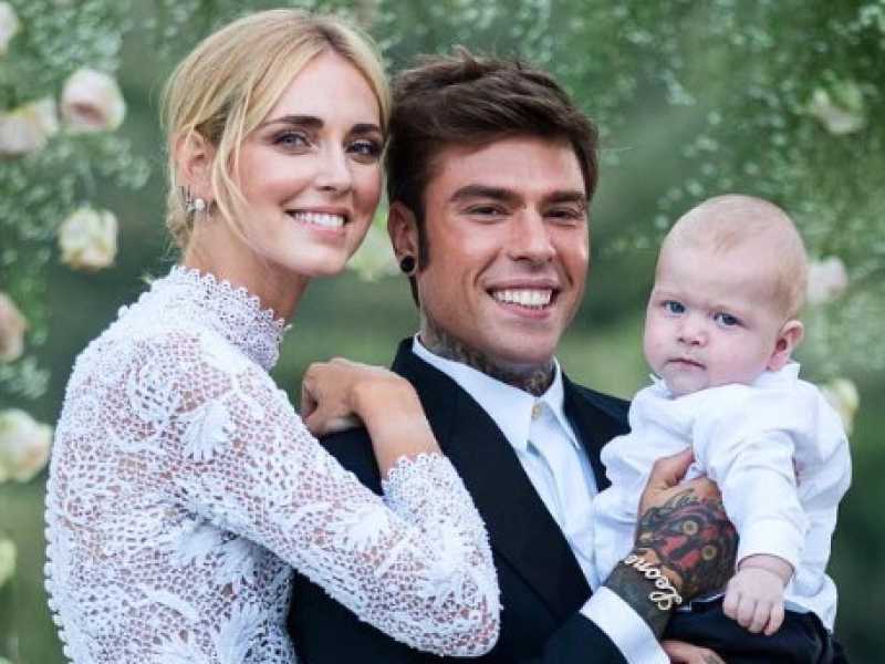 Chiara Ferragni, Fedez e Leone. Foto via Instagram